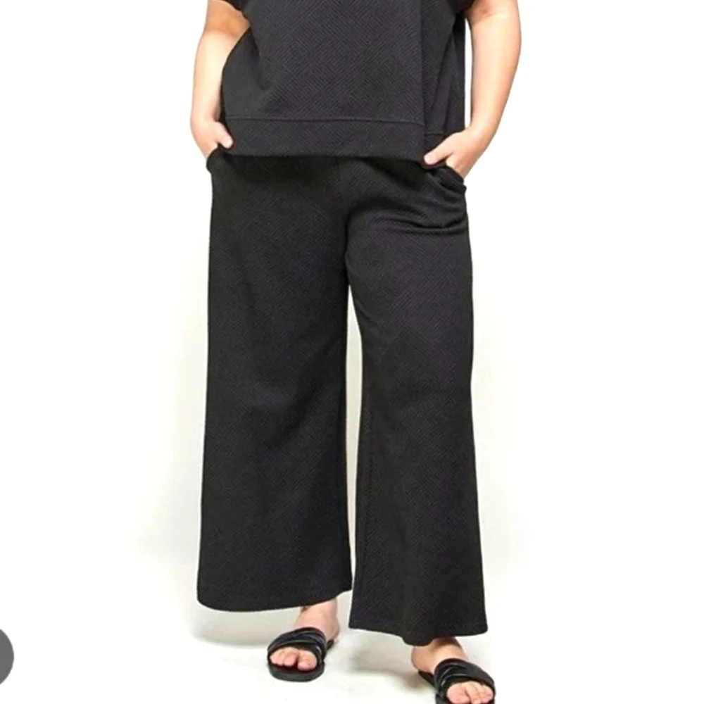 Textured Flare Drawstring Pants - Picture 2 of 4